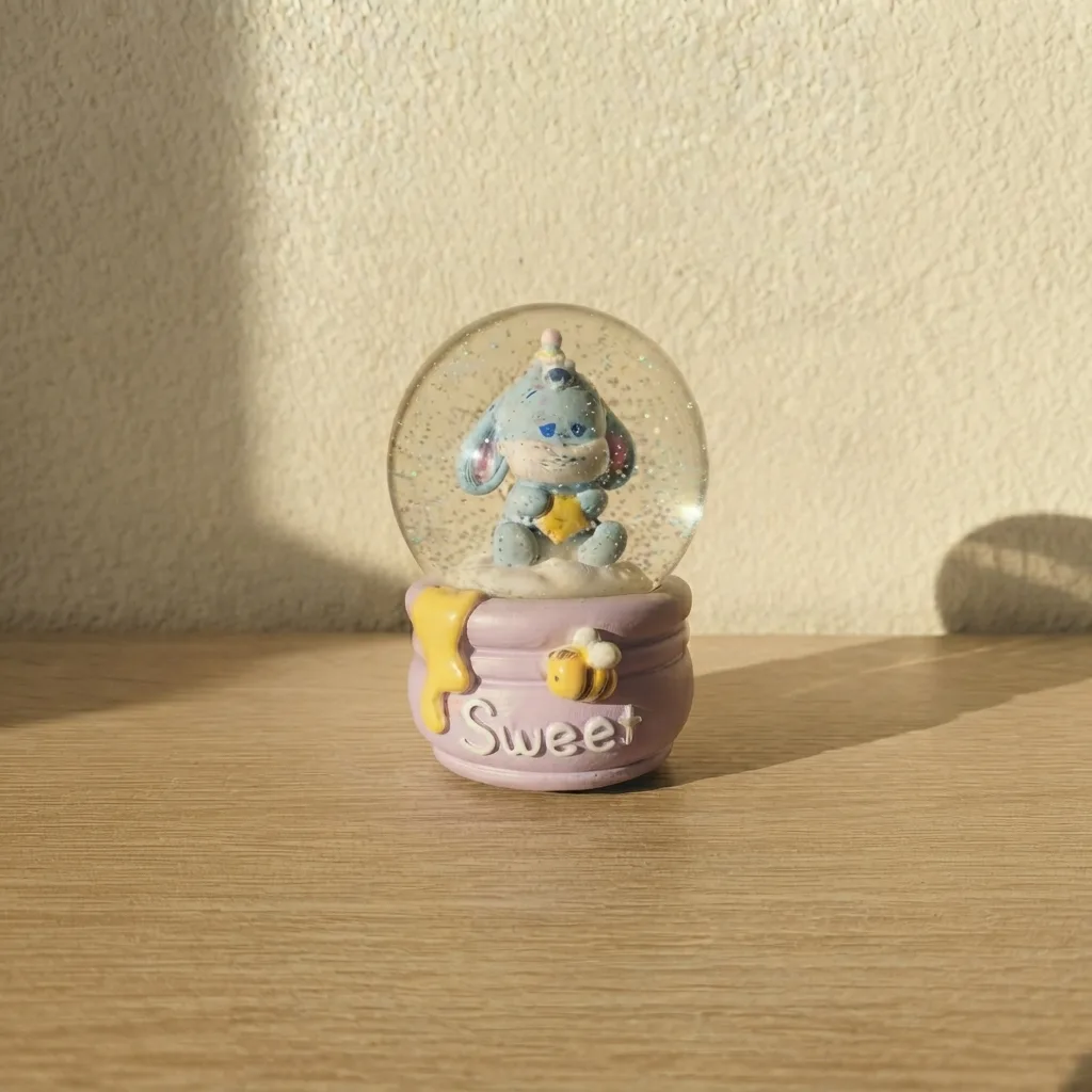 "Sweet" Honey Pot Snow Globe